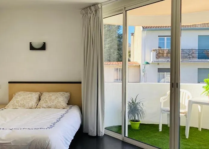 Superbe Avec De Parking Gratuit Sur Place