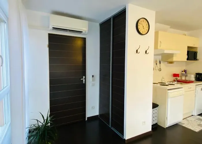 Appartement Superbe Avec De Parking Gratuit Sur Place *