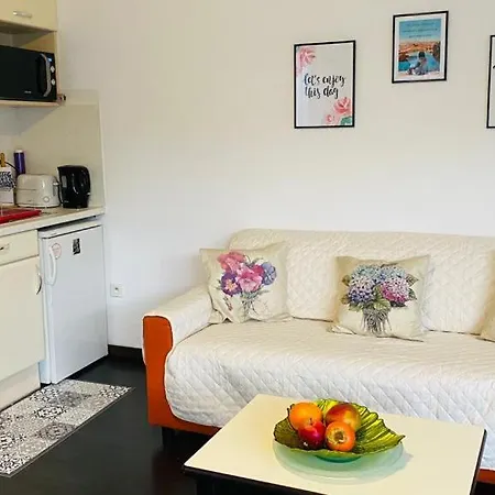 Superbe Avec De Parking Gratuit Sur Place Appartement *