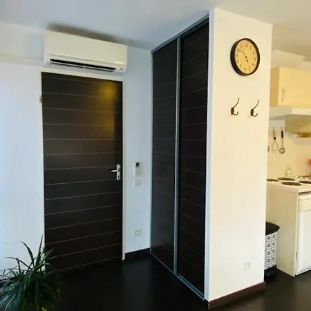 Appartement Superbe Avec De Parking Gratuit Sur Place *